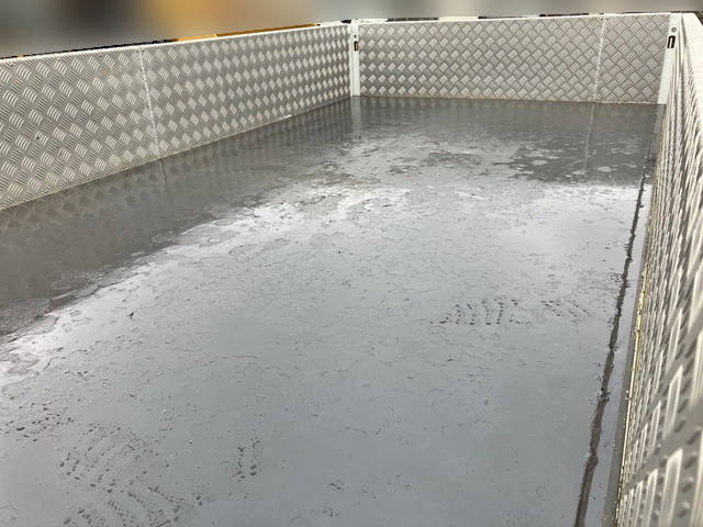 三菱ふそうキャンター平ボディ小型（2t・3t）[写真09]