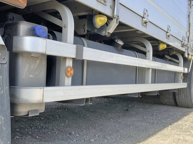 UDトラックスクオンアルミウイング大型（10t）[写真19]