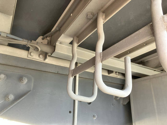 UDトラックスクオンアルミウイング大型（10t）[写真23]