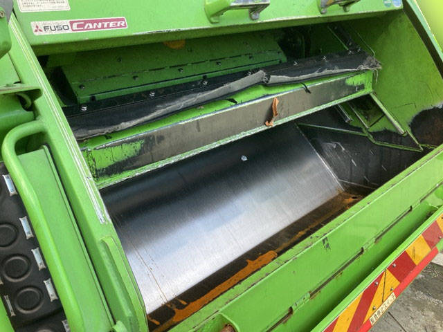 三菱ふそうキャンターパッカー車（塵芥車）小型（2t・3t）[写真10]