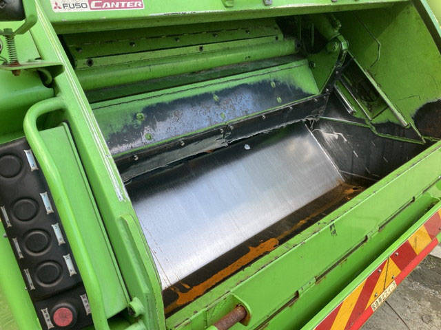 三菱ふそうキャンターパッカー車（塵芥車）小型（2t・3t）[写真08]