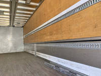 いすゞギガアルミウイング大型（10t）[写真10]