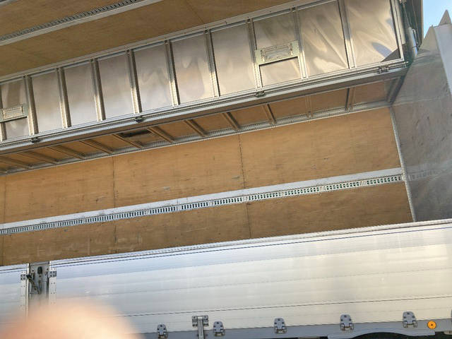 いすゞギガアルミウイング大型（10t）[写真12]