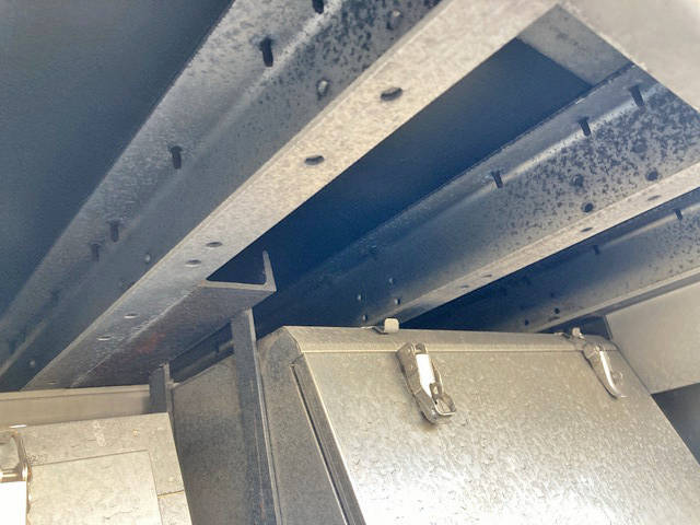 いすゞギガアルミウイング大型（10t）[写真16]