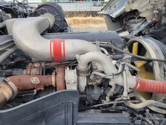 UDトラックスクオン深ダンプ（土砂禁ダンプ）大型（10t）[写真23]