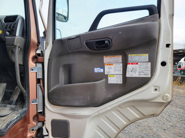 UDトラックスクオン深ダンプ（土砂禁ダンプ）大型（10t）[写真29]