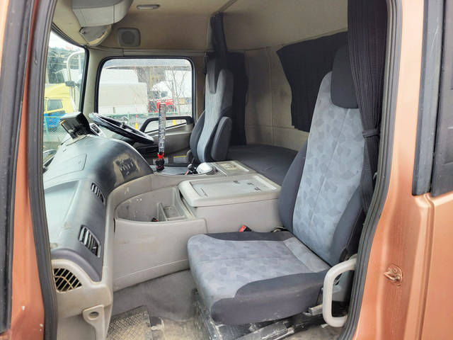 UDトラックスクオン深ダンプ（土砂禁ダンプ）大型（10t）[写真30]