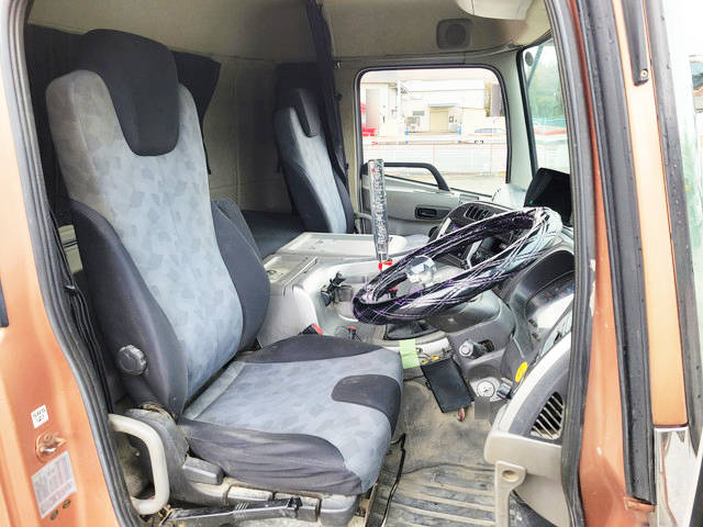 UDトラックスクオン深ダンプ（土砂禁ダンプ）大型（10t）[写真31]