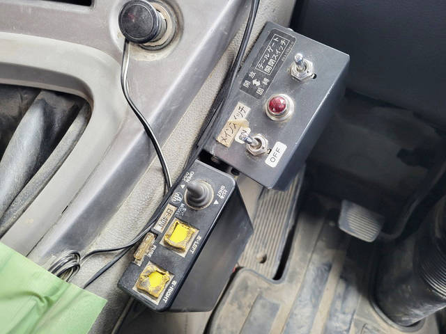 UDトラックスクオン深ダンプ（土砂禁ダンプ）大型（10t）[写真37]