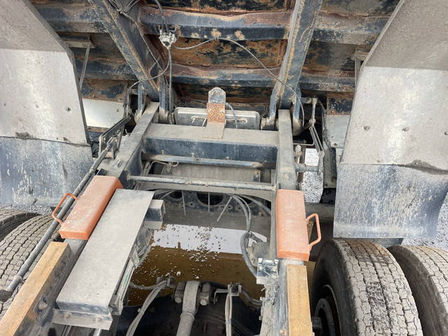 UDトラックスクオンダンプ大型（10t）[写真19]