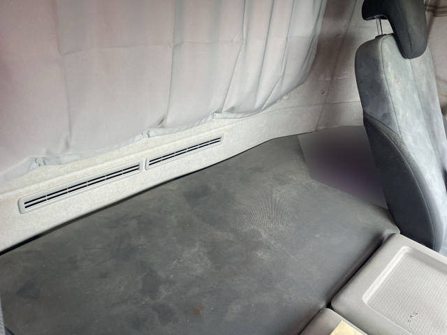 UDトラックスクオンダンプ大型（10t）[写真30]