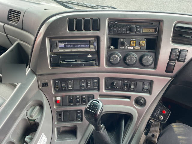 UDトラックスクオンダンプ大型（10t）[写真35]