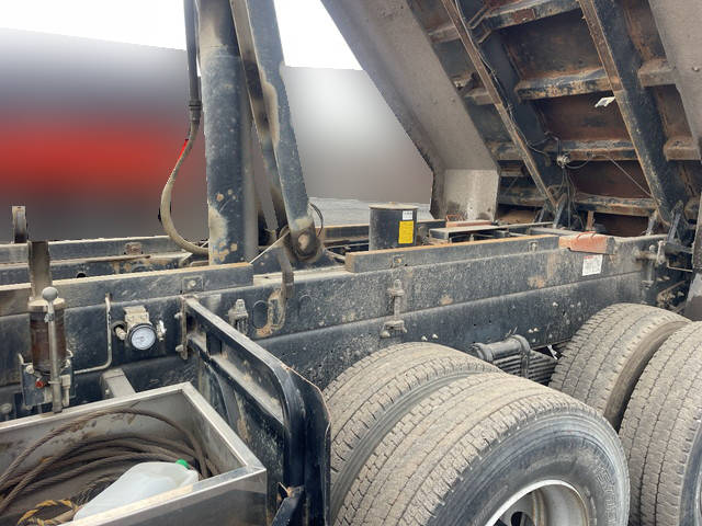 UDトラックスクオンダンプ大型（10t）[写真12]