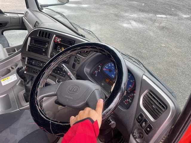 UDトラックスクオンダンプ大型（10t）[写真26]