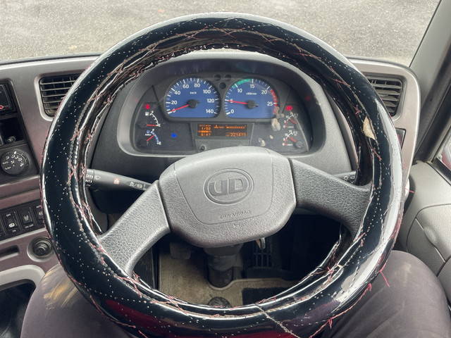 UDトラックスクオンダンプ大型（10t）[写真29]