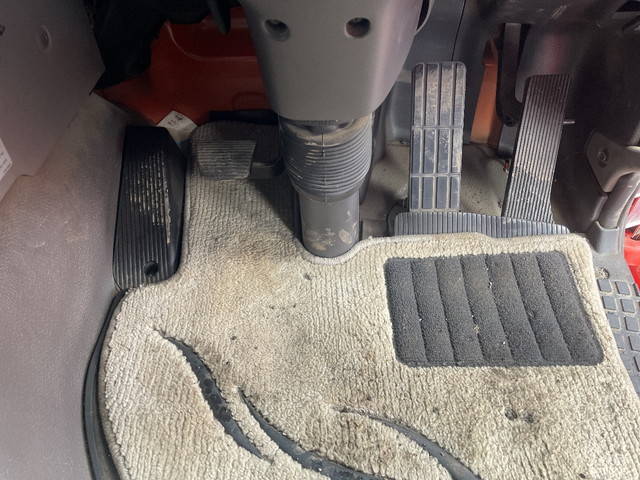 UDトラックスクオンダンプ大型（10t）[写真32]