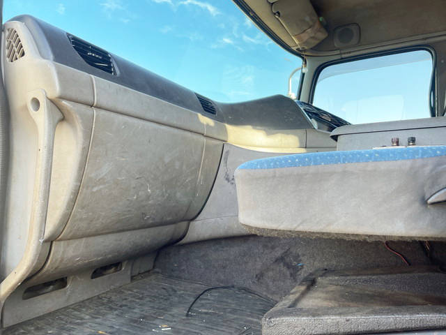 UDトラックスクオンクレーン4段大型（10t）[写真35]