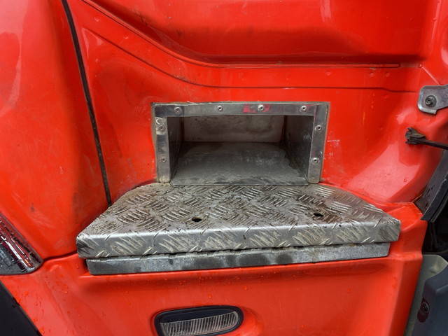 UDトラックスクオンダンプ大型（10t）[写真10]