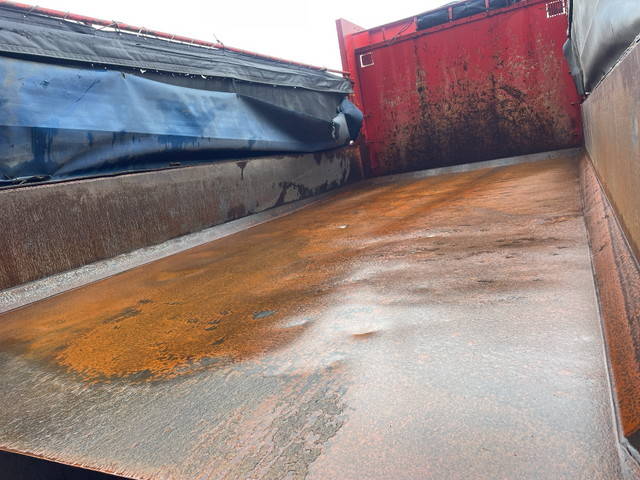 UDトラックスクオンダンプ大型（10t）[写真13]