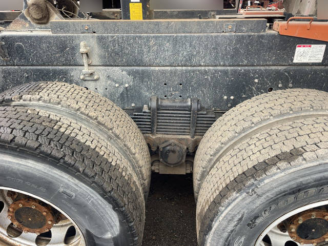 UDトラックスクオンダンプ大型（10t）[写真19]