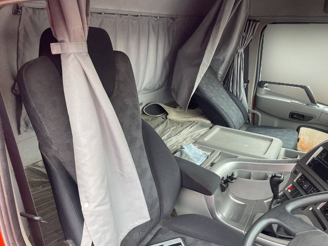 UDトラックスクオンダンプ大型（10t）[写真28]