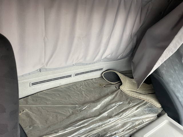 UDトラックスクオンダンプ大型（10t）[写真29]