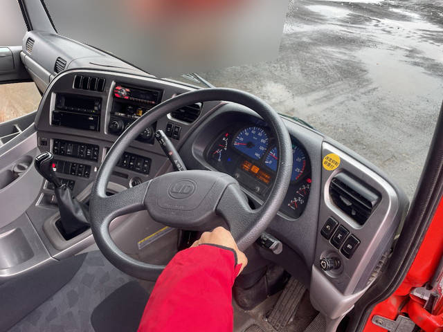 UDトラックスクオンダンプ大型（10t）[写真31]