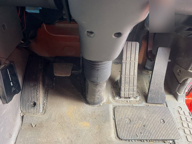 UDトラックスクオンダンプ大型（10t）[写真33]