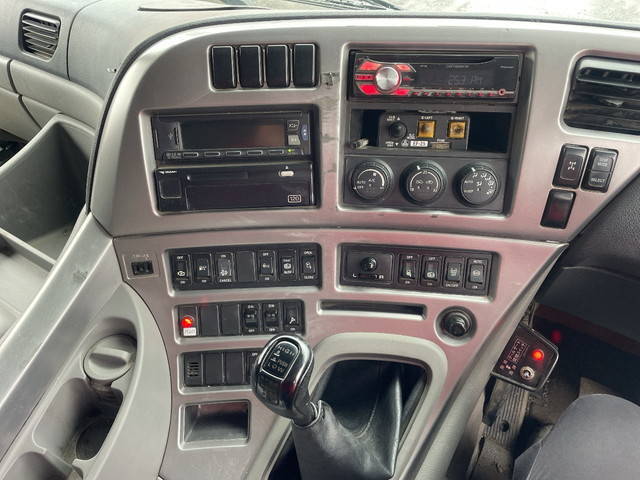 UDトラックスクオンダンプ大型（10t）[写真34]