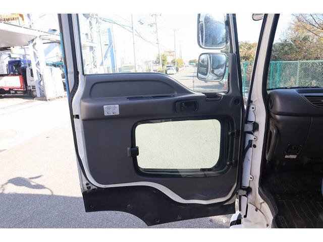 いすゞギガアルミウイング大型（10t）[写真16]