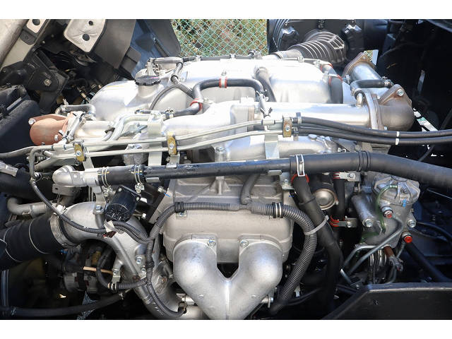 いすゞギガアルミウイング大型（10t）[写真18]