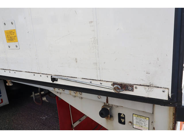 いすゞギガアルミウイング大型（10t）[写真28]