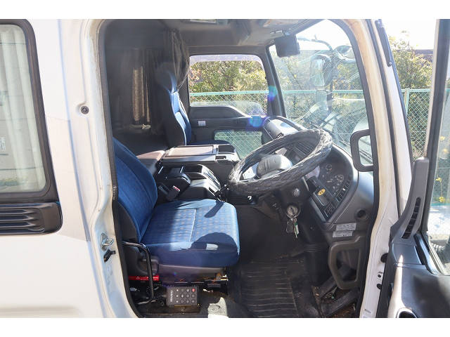 いすゞギガアルミウイング大型（10t）[写真30]