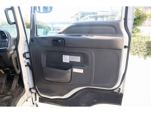 いすゞギガアルミウイング大型（10t）[写真31]