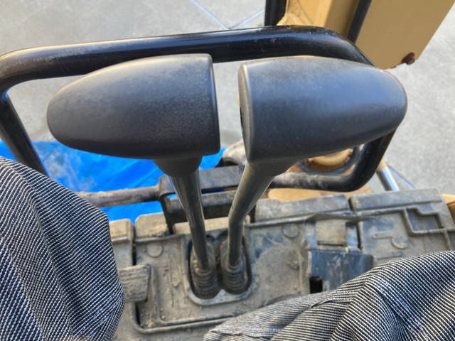 CATミニユンボ（ミニバックホー）[写真08]