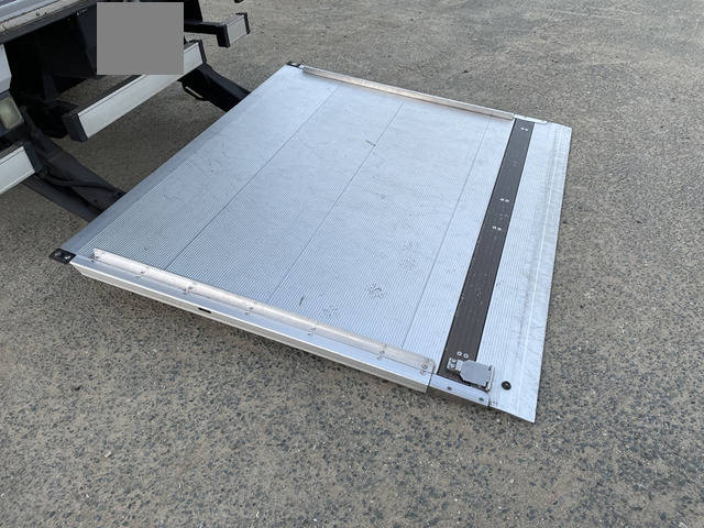 三菱ふそうキャンターアルミバン小型（2t・3t）[写真13]