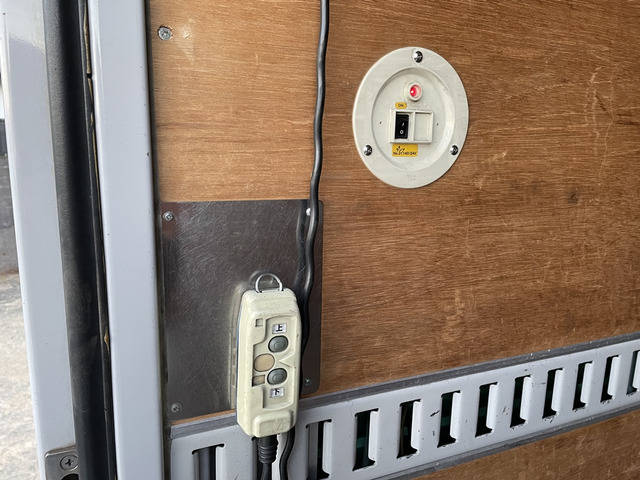 三菱ふそうキャンターアルミバン小型（2t・3t）[写真18]