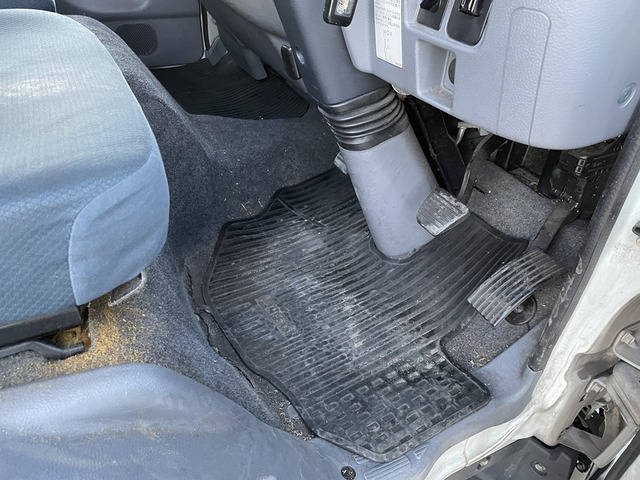 三菱ふそうキャンターアルミバン小型（2t・3t）[写真22]