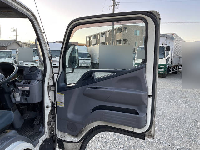 三菱ふそうキャンターアルミバン小型（2t・3t）[写真28]