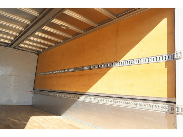 いすゞフォワードアルミウイング中型（4t）[写真12]