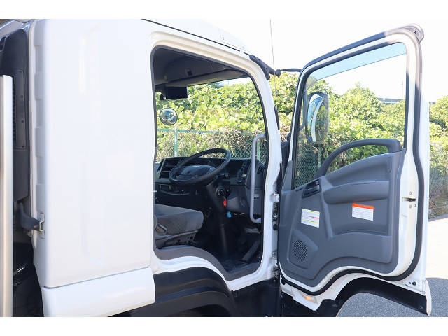 いすゞフォワードアルミウイング中型（4t）[写真15]