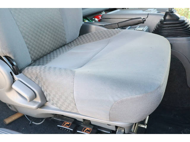 いすゞフォワードアルミウイング中型（4t）[写真16]