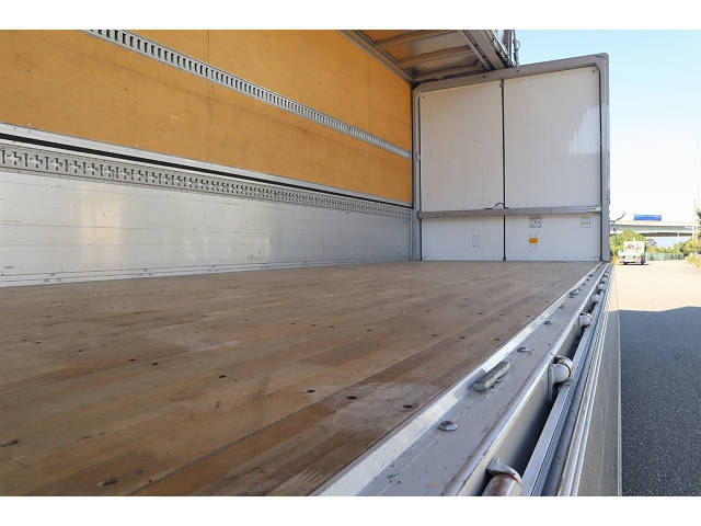 いすゞフォワードアルミウイング中型（4t）[写真24]