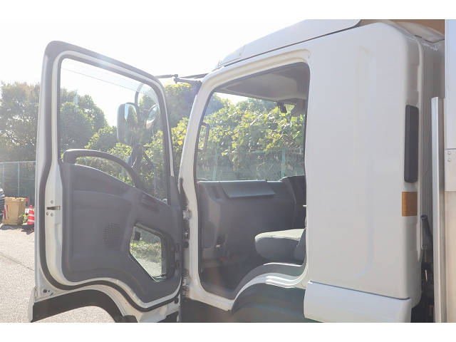 いすゞフォワードアルミウイング中型（4t）[写真26]