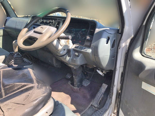 三菱ふそうキャンターセルフクレーン3段小型（2t・3t）[写真32]