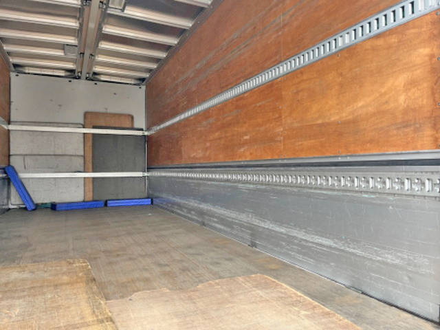 いすゞフォワードアルミウイング中型（4t）[写真13]