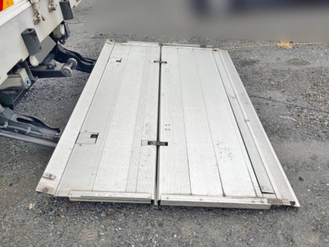 いすゞフォワードアルミウイング中型（4t）[写真19]