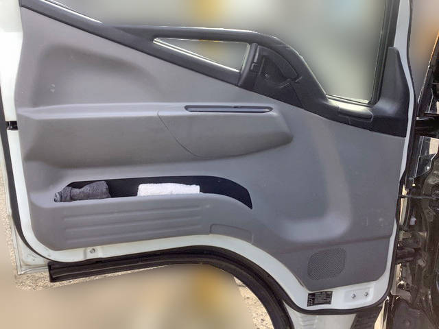 三菱ふそうキャンター平ボディ小型（2t・3t）[写真31]