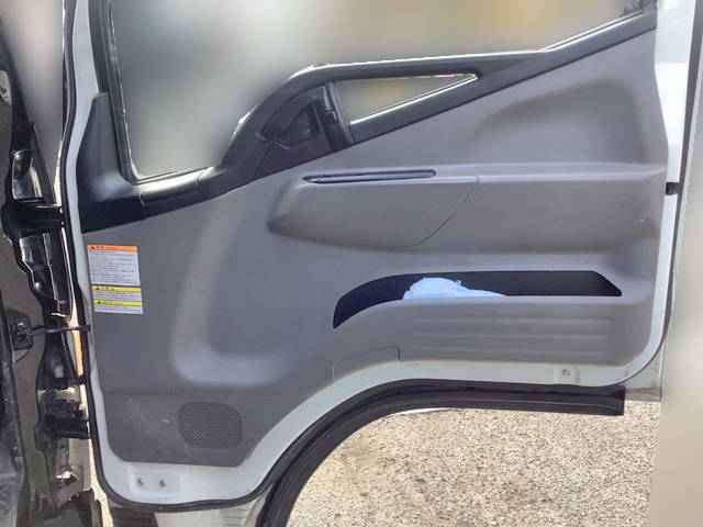 三菱ふそうキャンター平ボディ小型（2t・3t）[写真32]