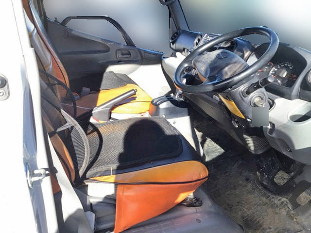 日野デュトロダブルキャブ（Wキャブ）小型（2t・3t）[写真12]